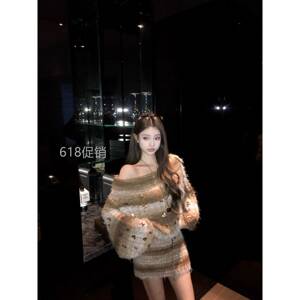 小众炸街高级感亮片斜肩针织连衣裙女2025秋冬新款撞色包臀短裙子