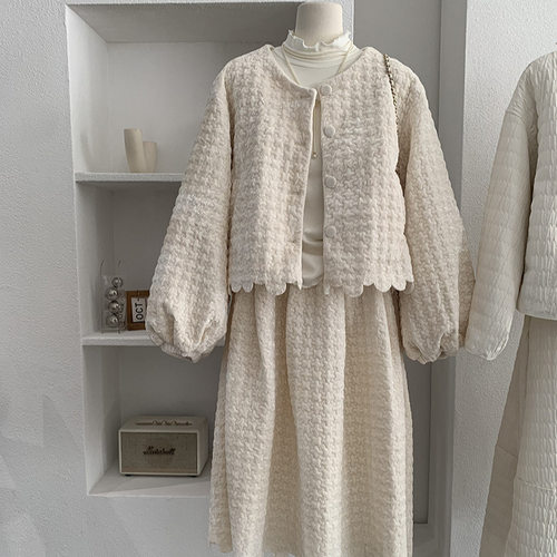 欧玛莱 丝绒压花花边羽绒服上衣+加绒花苞半身裙气质两件套女5800