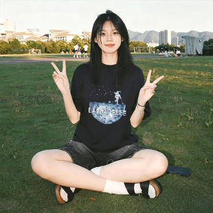 夏季黑色短袖女t恤2026新款今年流行的爆款宽松独特漂亮正肩上衣