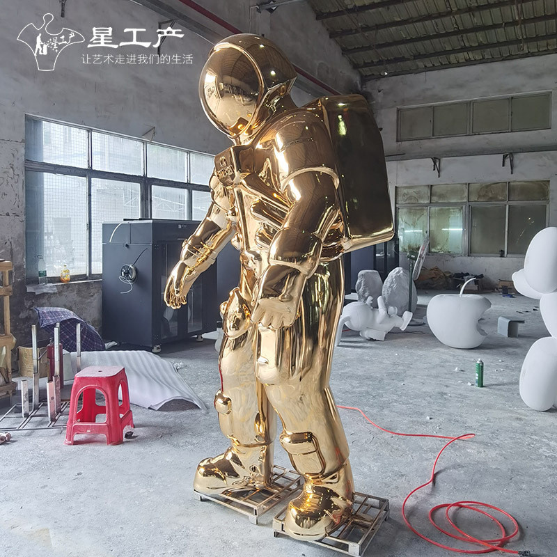 太空人卡通动漫公仔潮玩玻璃钢雕塑商业街广场售楼处树脂摆件