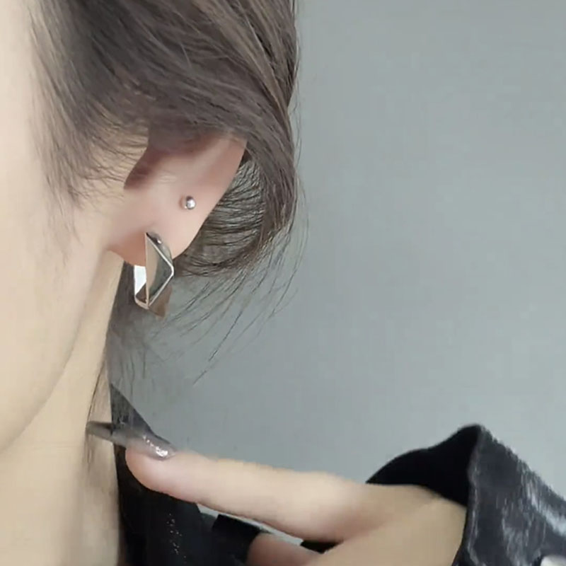 srrmhyn金属立体菱形不规则耳环
