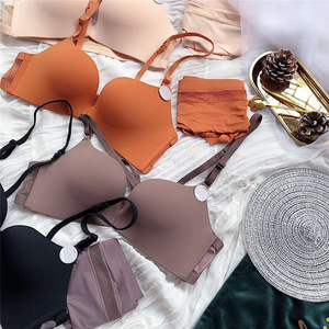 少女无钢圈小胸聚拢调整型内衣套装