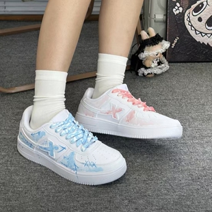 【定制球鞋】特步空军一号万花弄 知晚 情侣板鞋男女同款粉蓝鸳鸯