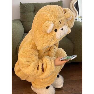 珊瑚绒睡衣女款2025新款冬季加绒加厚保暖毛绒老虎连帽家居服套装