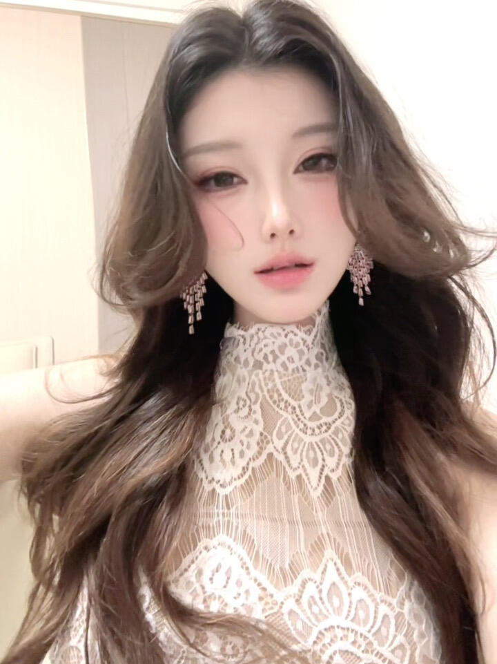 法式优雅气质夸张耳饰女超闪锆石镶嵌轻奢高级感长款流苏耳钉粉色