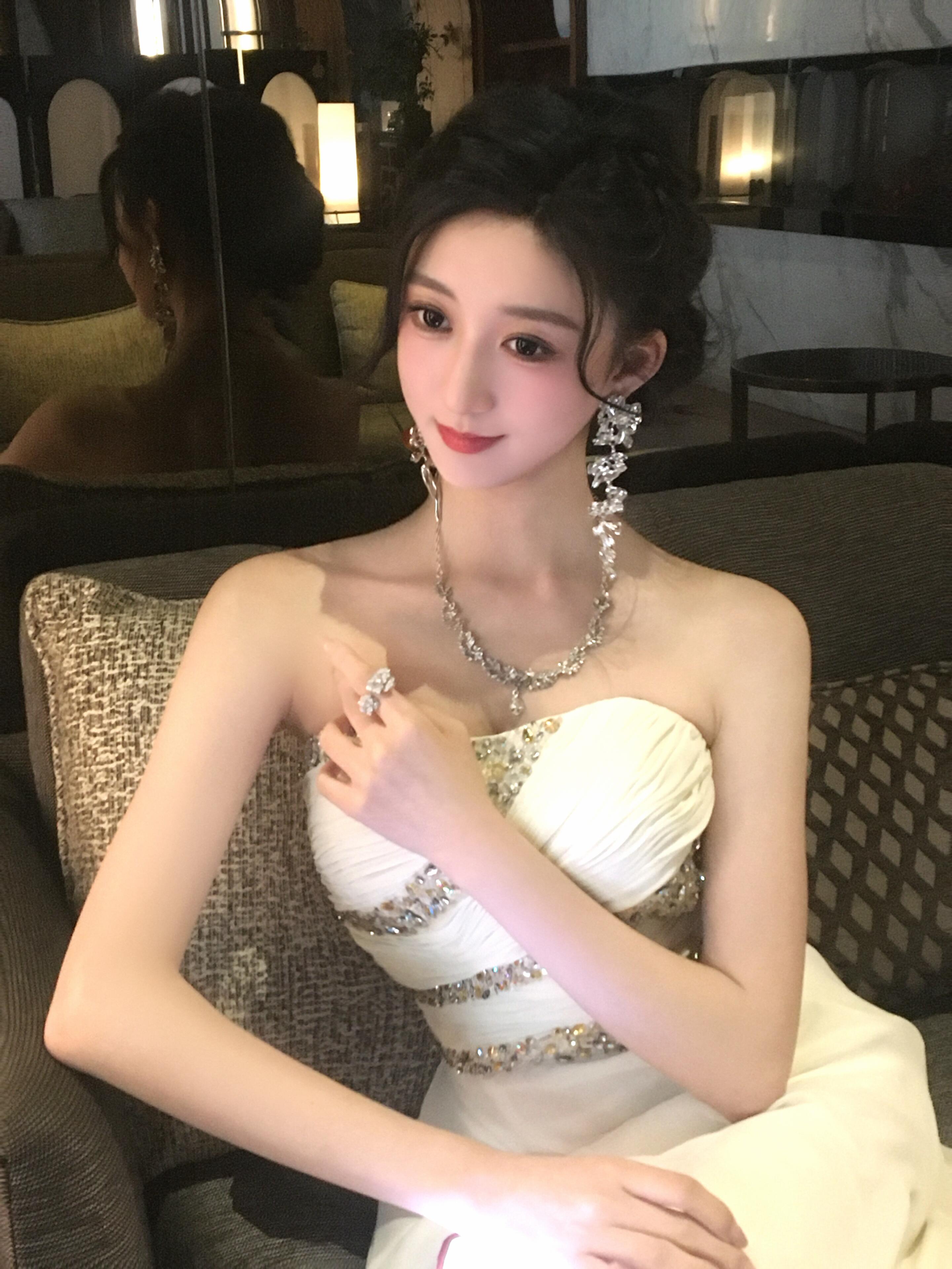 高级感闪钻蝴蝶设计颈链女Choker时尚百搭宴会礼服配饰锁骨链项链