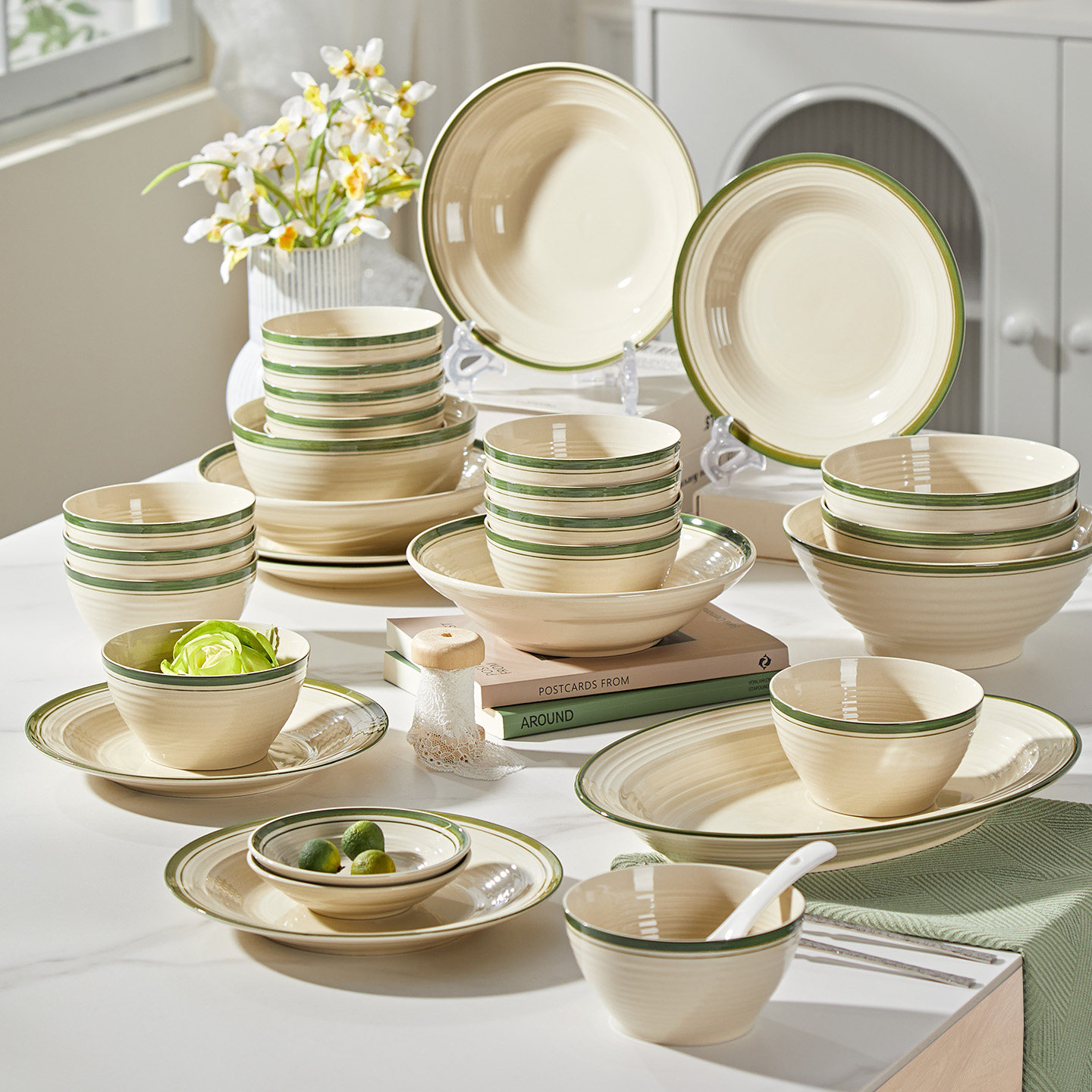 清新简约餐具套装家用2025新款高颜值陶瓷釉下彩碗盘乔迁送礼