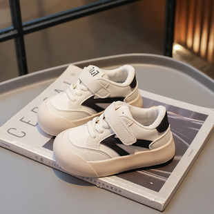 儿童运动鞋2026春季新款女童皮面板鞋休闲男童德训鞋小童学步单鞋