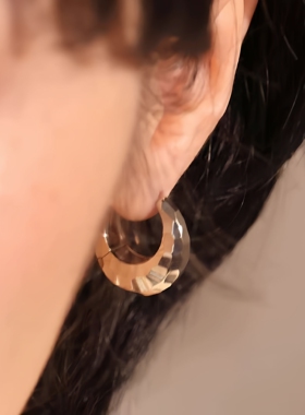 耳环女高级感轻奢配饰2025巨好看耳钉适合冬天的夸张独特漂亮耳饰