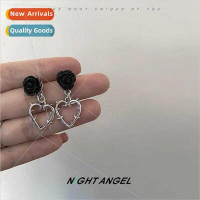 Thorn rose dark vintage old heart vine earrings niche earrin