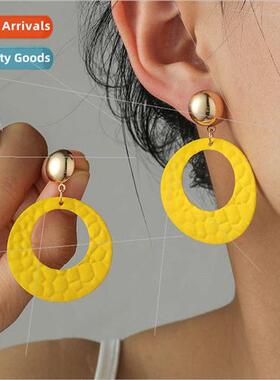 Summer new fashion earrings hollow circle metal wind spray p