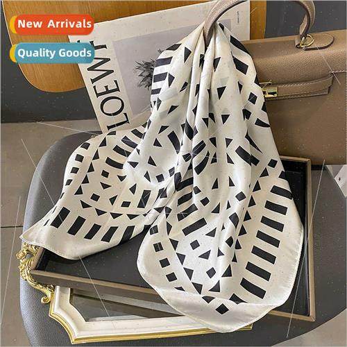 Korean  simple fashion black whe plaid splicing 70cm silk sc