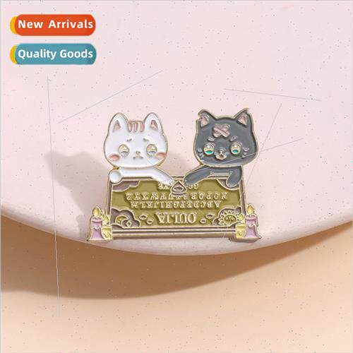 Cartoon brooch creative choice around the cat backpack jacke