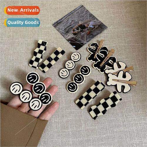 Retro checkerboard grid whout trace hairpin female black whe