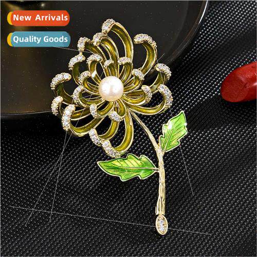 Delicate fresh light chrysanthemum brooch elegant luxury ver