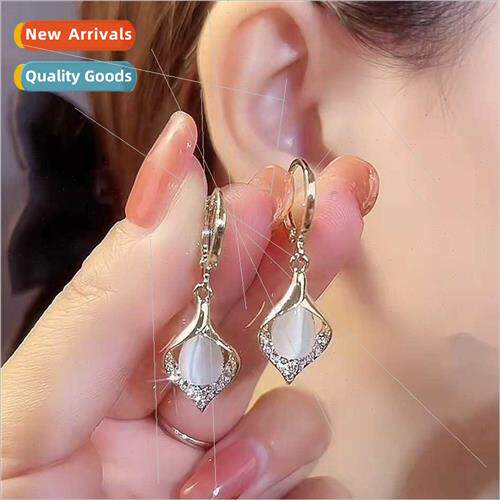 New tide nd fashion cat eye stone earrings angel eye earring