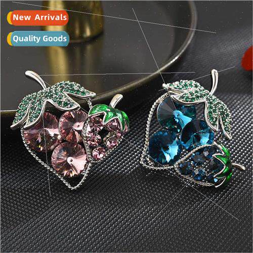 Crystal Zirconia Strawberry Brooch Elegant Coat Corsage Su J