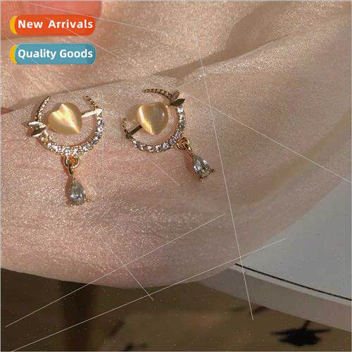 An arrow through heart cat eye stone love earrings diamond e