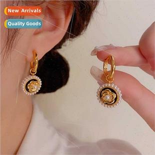 flower earrings niche Retro ear sweet pearl wear plating two
