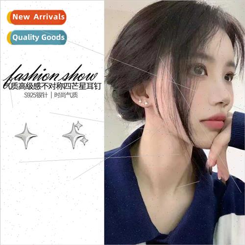 Ins simple lucky four awn star star asymmetric compact earri