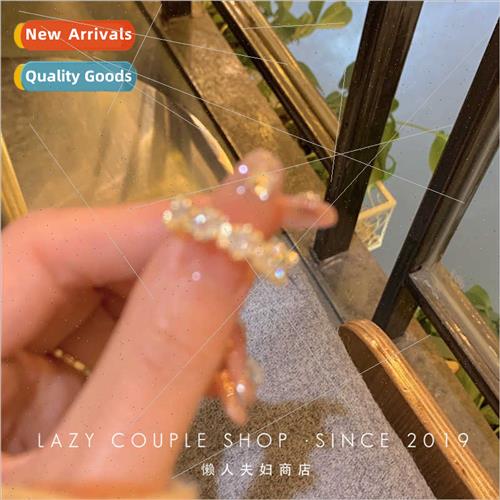 Closed eyes into super sparkling sense full zirconium open r