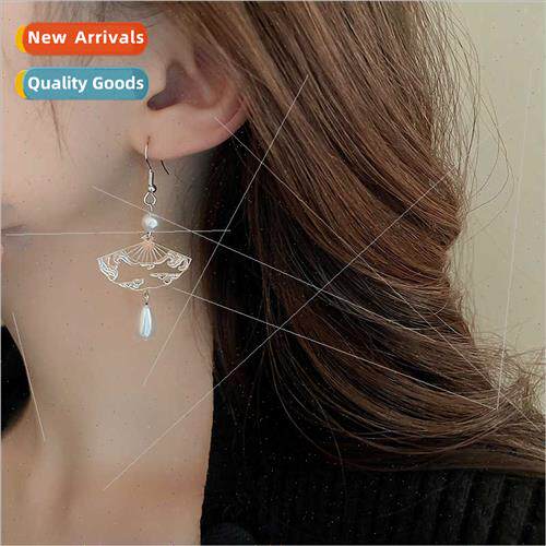 Retro Xiang Yun water drop fan pearl ear hooks fashion niche