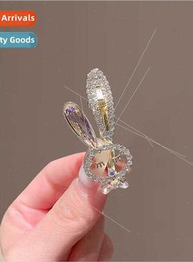 Rabb has carrot rhinestone hair clip bangs clip girl duckbil