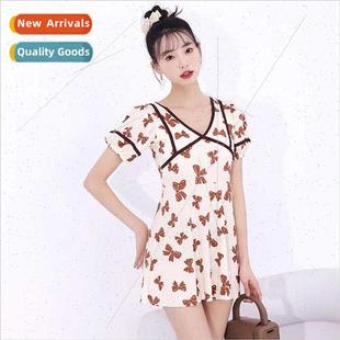 skinny female belly shading breast Conservative small swimsu