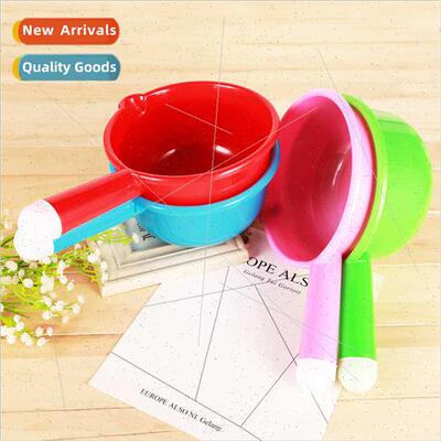 Solid color large water scoop household watering watering fl