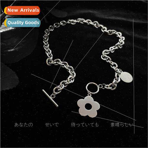 Tanium steel flower necklace female niche ins hip-hop collar