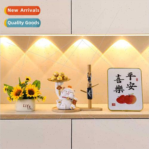 Crossed feet beckoning cat resin crafts ornament entryway en