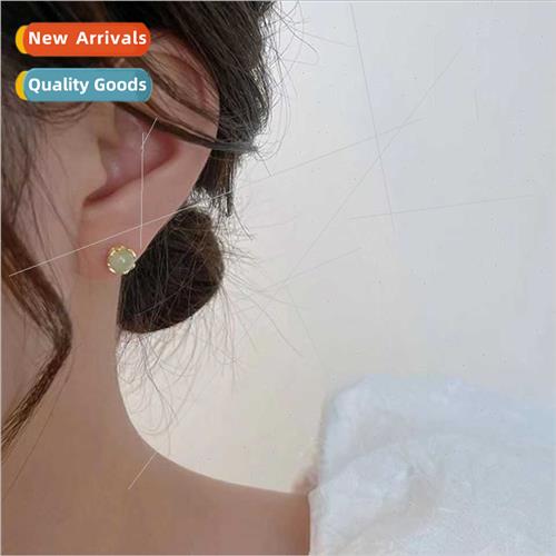 Pale green compact earrings women retro French cold wind ear