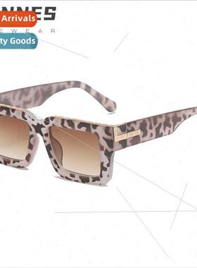 new square frame Europe retro tortoiseshell sunglasses women