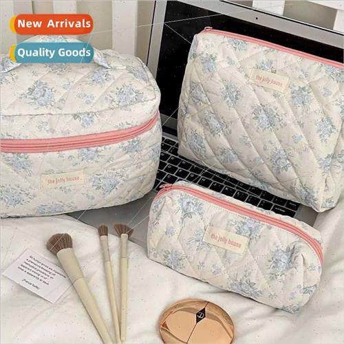 Milky floral makeup bag new niche portable travel large capa