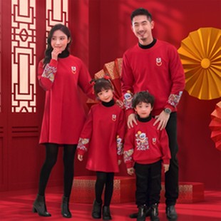 一家四口过年喜庆红色卫衣中国风 春节全家福拜年服新年衣服亲子装