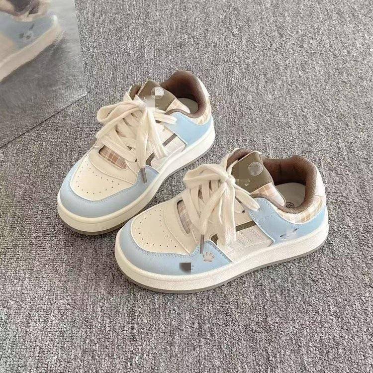 学生校园风小白鞋女款2025新款秋季透气板鞋ins百搭配裙子面包鞋