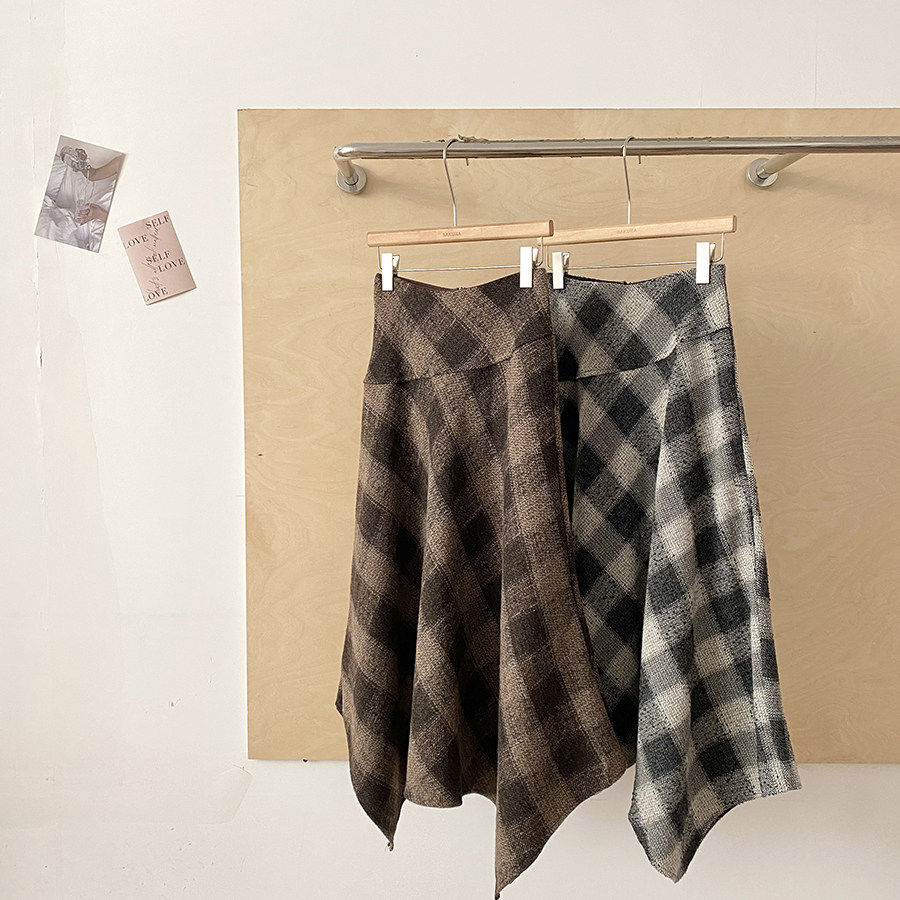 复古格纹不规则A字半身裙女春季新款ins高腰显瘦通勤中长裙设计感