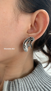 LONSLAN 小众凹凸不规则月亮形质感金属耳环 ACC