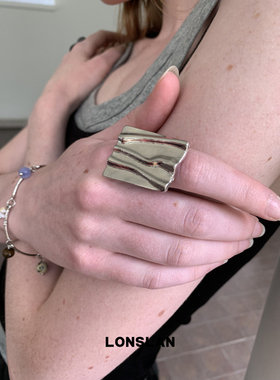 LONSLAN ACC 2025ss 简约银色褶皱方形宽面可开口宽边食指戒