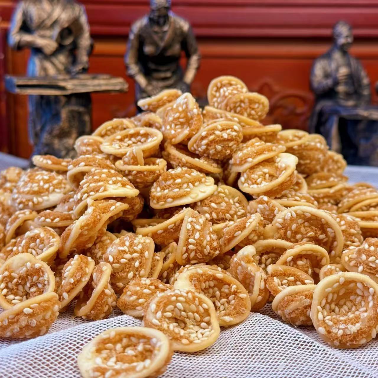 御圣坊食品傳統(tǒng)手工芝麻貓耳酥【拍一桶送一桶】