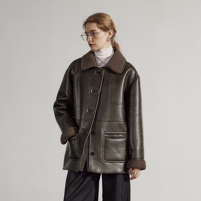 半圆原创设计2023工装皮毛一体外套圆角翻领拉链口袋柔软韧劲舒适