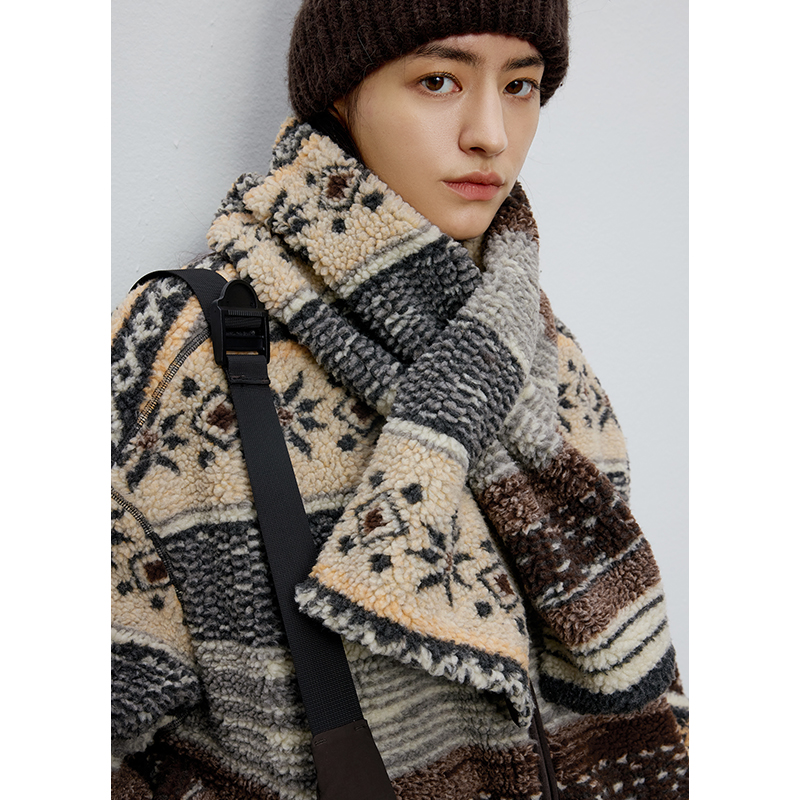 仿羊羔毛 半圆原创设计女装[复古]2025冬季穿插式花纹围脖女