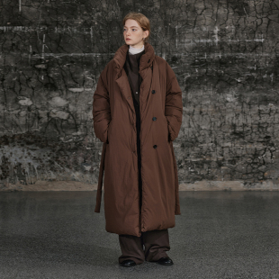 90白鸭绒半圆原创设计2023冬季 松弛感绑带羽绒服慵懒温暖轻松 新款