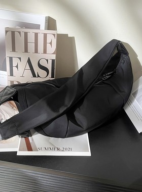 9.20 KX-9763可调节肩带牛津布大容量牛角包