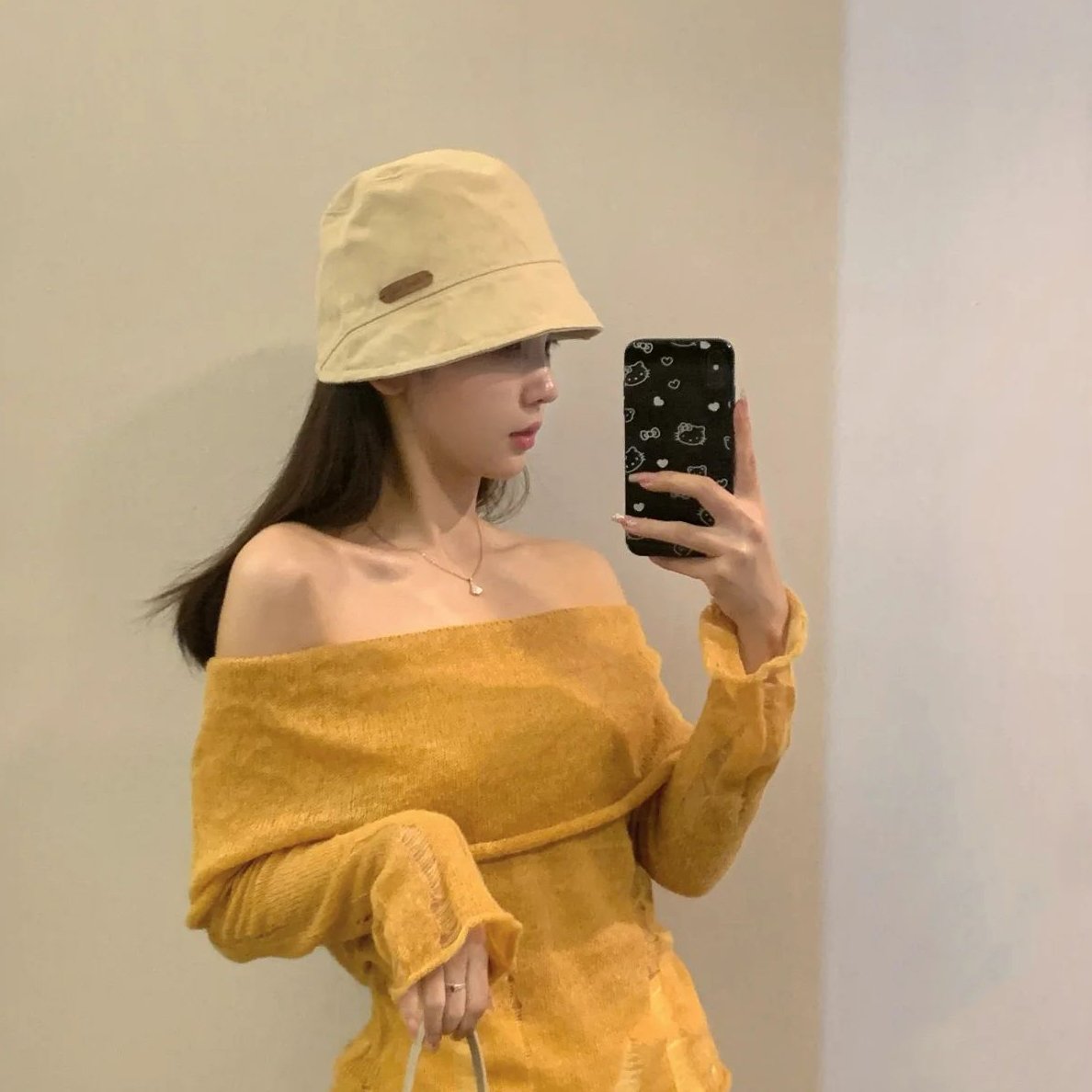 现货  一字肩上衣女秋季黄色毛织马海毛设计感小众长袖t恤女潮女