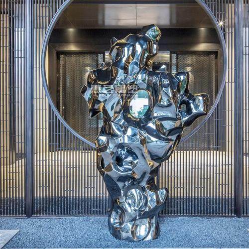 不锈钢太湖石雕塑大型镜面金属抽象异形石酒店水池水景艺术摆件