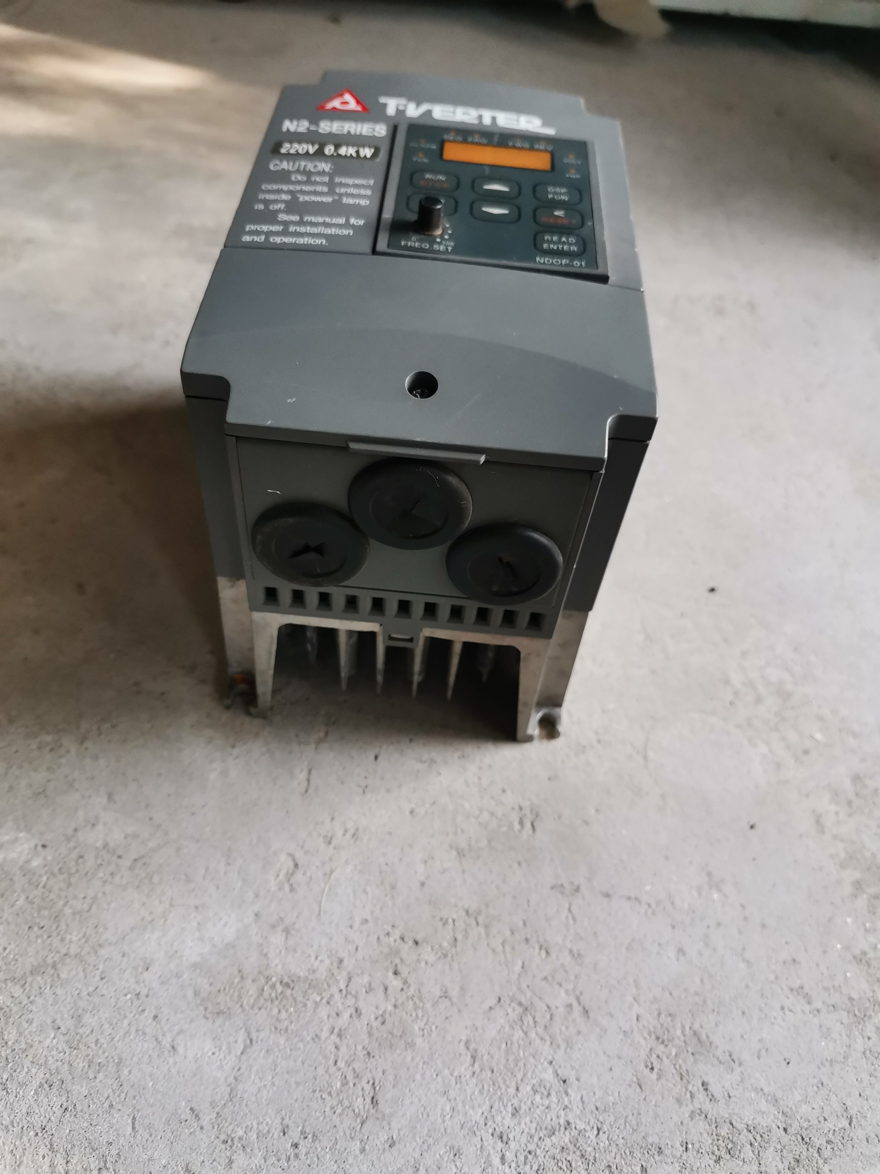 台安变频器n2-2p5-h   0.4kw   220v图片就是实物包好