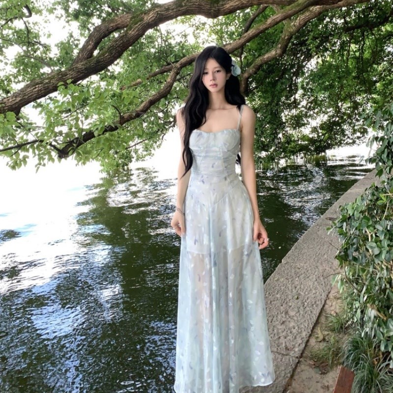 速发法式绝美蓝色碎花吊带连衣裙春风海边背假季气质收腰露度长裙
