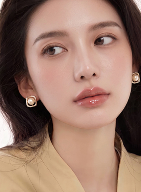 咖金色方形珍珠耳钉女2026年新款
