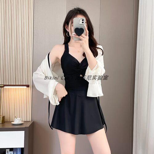泳衣女高级感2026新款分体平角裤三件套遮肉显瘦保守黑色温泉泳装
